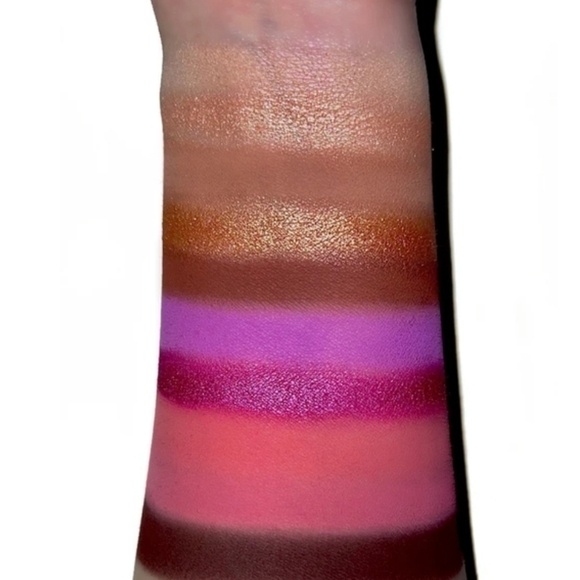 Violet Voss | Violet Sunset Eye Shadow And Pressed Pigment Palette - Picture 3 of 9